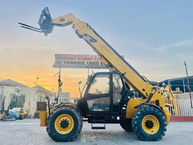 Telehandler lifting equipment on a project site